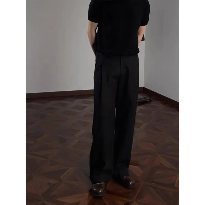 Men's trousers with a draped, premium feel