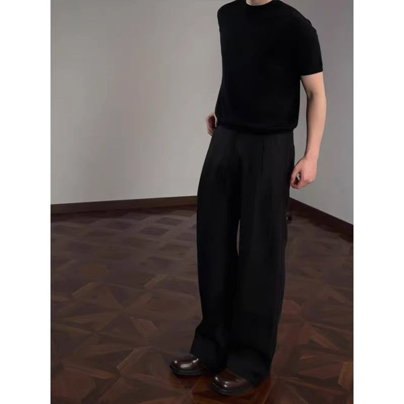 Men's trousers with a draped, premium feel