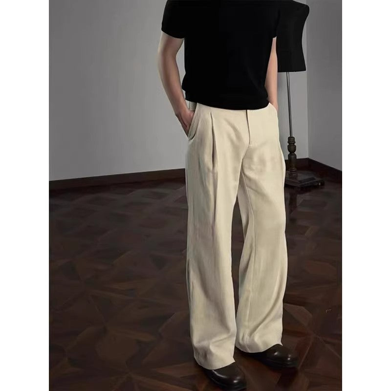 Men's trousers with a draped, premium feel