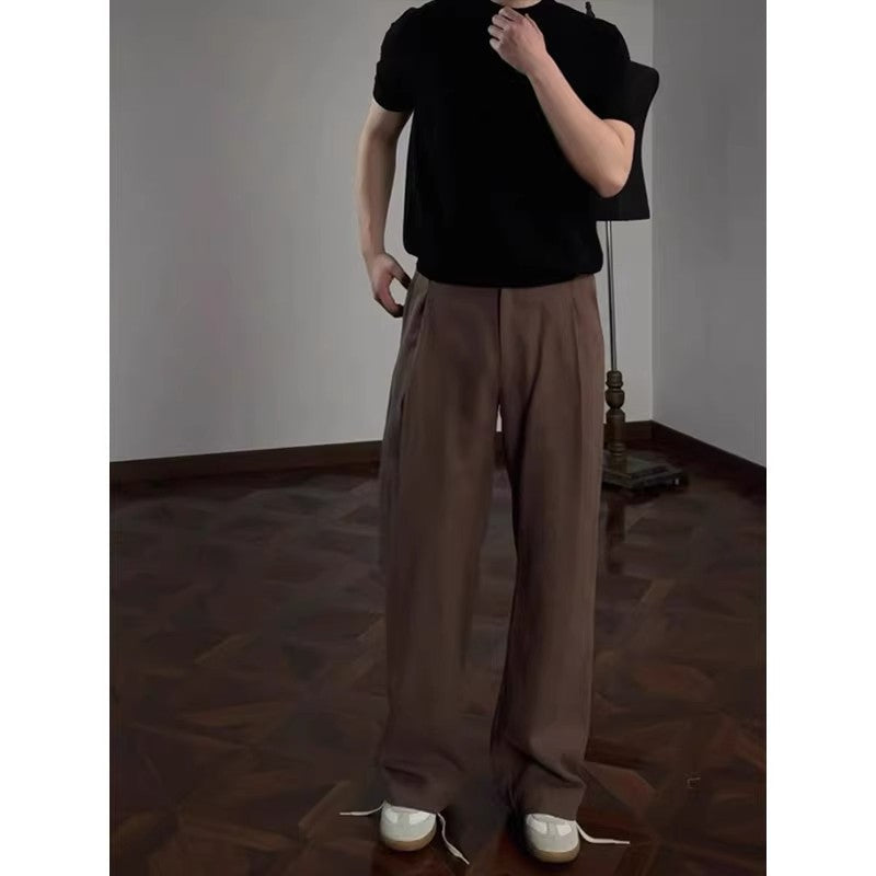 Men's trousers with a draped, premium feel